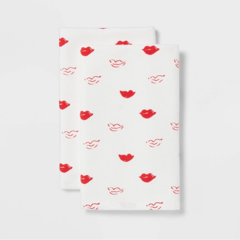 NEW Threshold White All Over Red Lips 2 Pc Bath Hand Towel Set